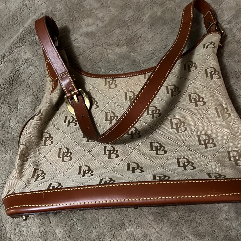 Very Good condition Dooney&Bourke shoulder tote bag - Picture 3 of 3